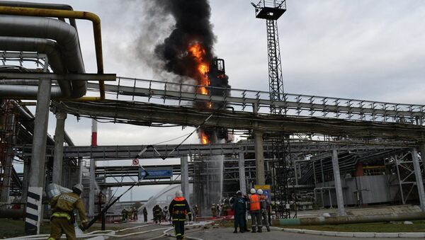 Пожар на нефтеперерабатывающем заводе в Саратове Пожар на нефтеперерабатывающем заводе в Саратове