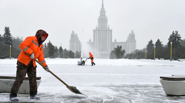 Уборка снега в Москве Уборка снега в Москве