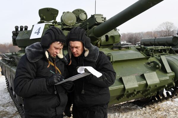 Военнослужащие РФ во время показательного выезда исторической бронетехники на Центральной базе хранения бронетанковой техники Восточного военного округа в Приморском крае Военнослужащие РФ во время показательного выезда исторической бронетехники на Центральной базе хранения бронетанковой техники Восточного военного округа в Приморском крае