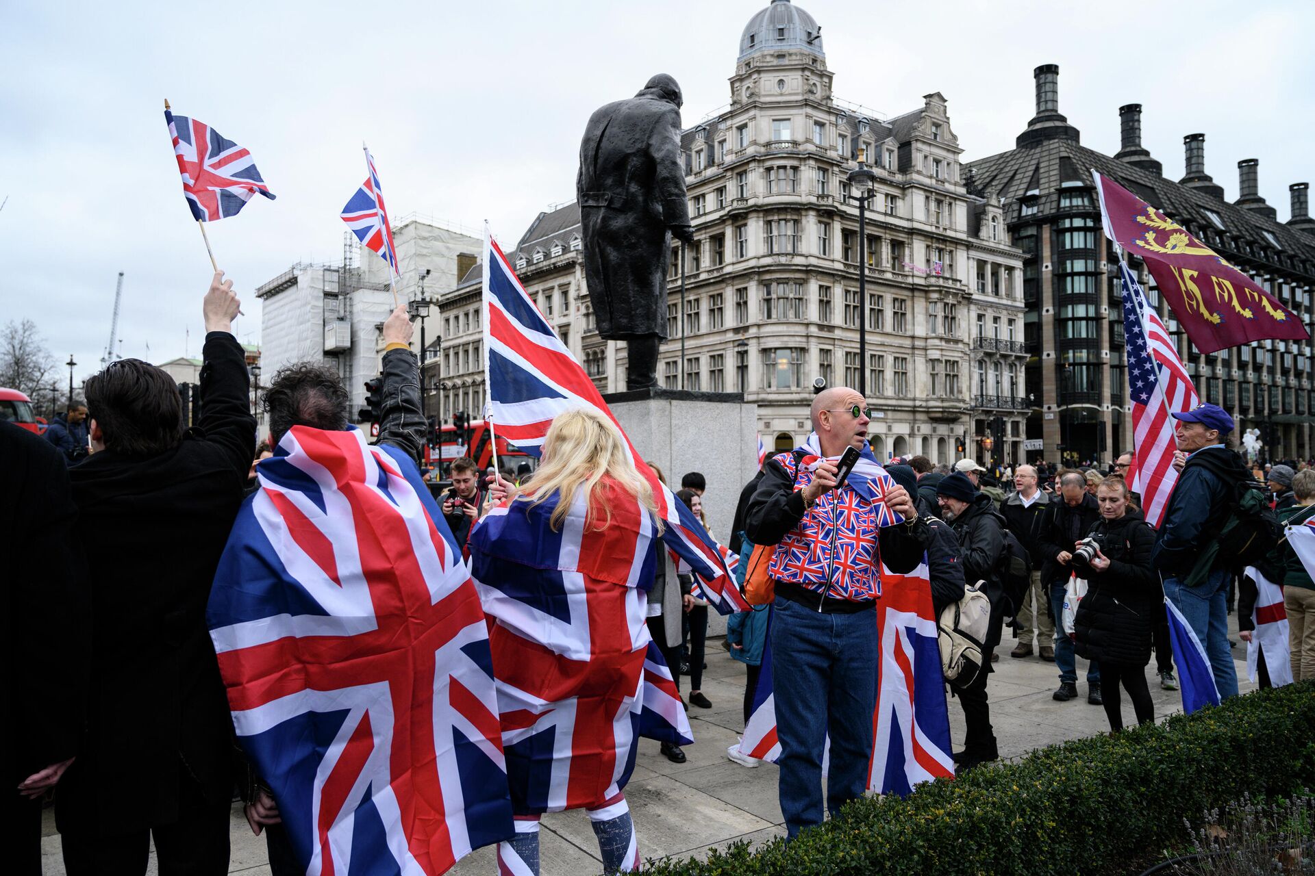 Сторонники Brexit на торжественных мероприятиях, посвященных выходу Великобритании из ЕС (Brexit Party) на площади Парламента в Лондоне Сторонники Brexit на торжественных мероприятиях, посвященных выходу Великобритании из ЕС (Brexit Party) на площади Парламента в Лондоне - РИА Новости, 1920, 25.12.2020