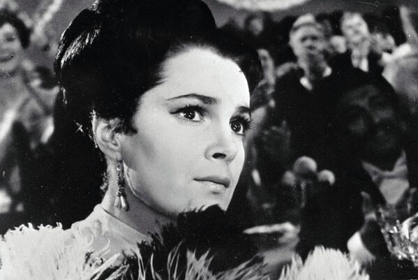 Элина Быстрицкая в фильме Николай Бауман Элина Быстрицкая в фильме Николай Бауман