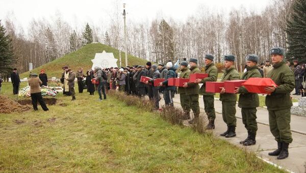 Тульские поисковики перезахоронили останки 22 красноармейцев Тульские поисковики перезахоронили останки 22 красноармейцев