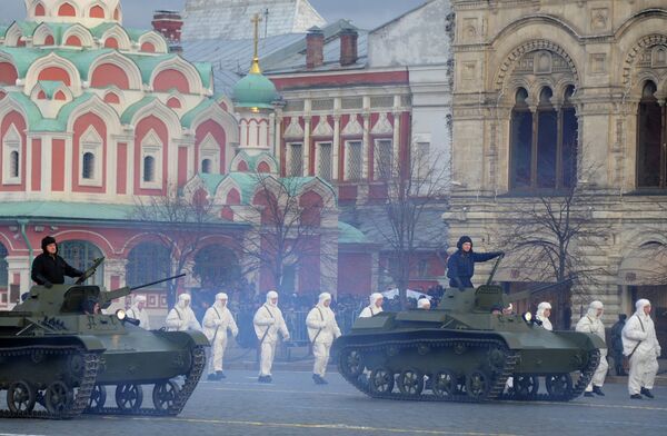 Торжественный марш, посвященный 71-й годовщине Парада 1941 года Торжественный марш, посвященный 71-й годовщине Парада 1941 года