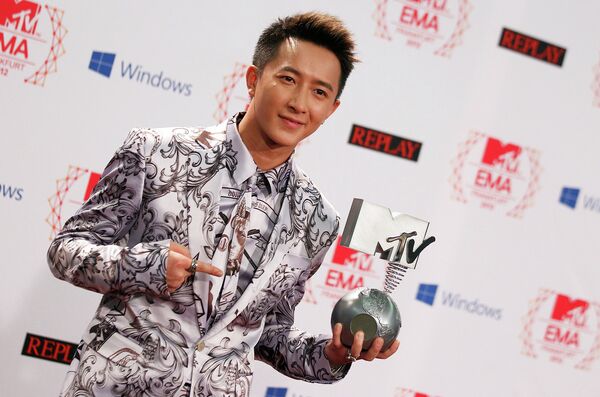 Певец Хань Гэн на премии “MTV EMA 2012” во Франкфурте, Германия Певец Хань Гэн на премии “MTV EMA 2012” во Франкфурте, Германия