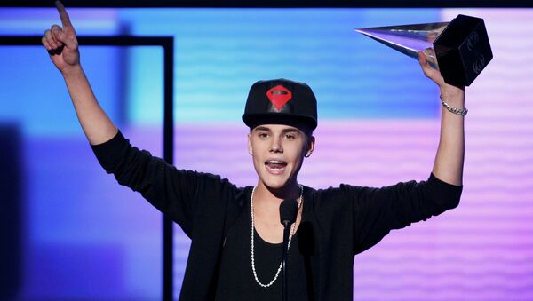 Джастин Бибер получил музыкальную премию American Music Awards Джастин Бибер получил музыкальную премию American Music Awards