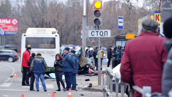 Автомобиль врезался в остановку на Онежской улице в Москве Автомобиль врезался в остановку на Онежской улице в Москве