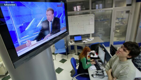 Трансляция интервью Д.Медведева российским телеканалам. Архивное фото Трансляция интервью Д.Медведева российским телеканалам. Архивное фото