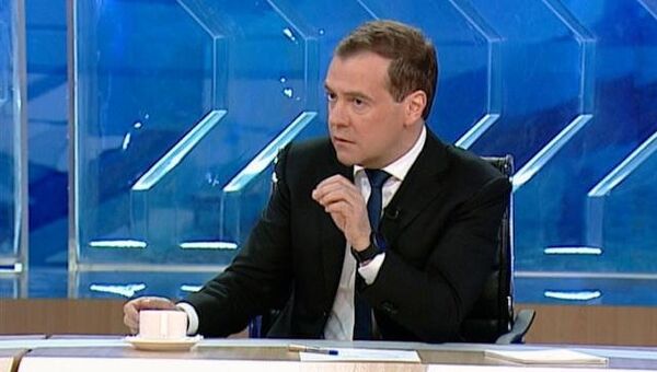 Медведев о Сердюкове, оппозиции и обысках по Болотному делу Медведев о Сердюкове, оппозиции и обысках по Болотному делу