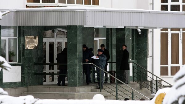 Сотрудники правоохранительных органов работают на месте убийства Бориса Жерукова Сотрудники правоохранительных органов работают на месте убийства Бориса Жерукова