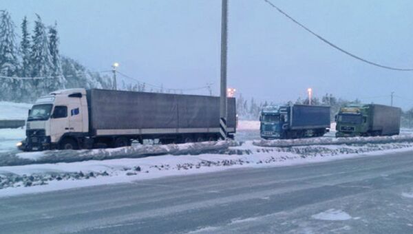Автомобильная пробка на трассе М-5 в Челябинской области Автомобильная пробка на трассе М-5 в Челябинской области