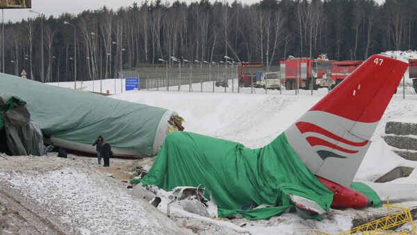 Последствия крушения самолета ТУ-204 в аэропорту Внуково Последствия крушения самолета ТУ-204 в аэропорту Внуково