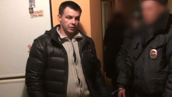 Кабанов показал, как убивал свою жену. Кадр следственного эксперимента Кабанов показал, как убивал свою жену. Кадр следственного эксперимента
