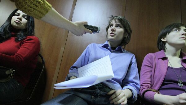 Мосгорсуд отложил рассмотрение дела о видеоролике Pussy Riot Мосгорсуд отложил рассмотрение дела о видеоролике Pussy Riot