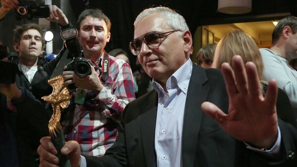 Режиссер Карен Шахназаров на вручении премии Золотой орел на Мосфильме Режиссер Карен Шахназаров на вручении премии Золотой орел на Мосфильме