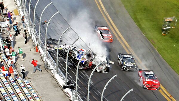 Авария на гонке NASCAR в Дейтоне-Бич Авария на гонке NASCAR в Дейтоне-Бич