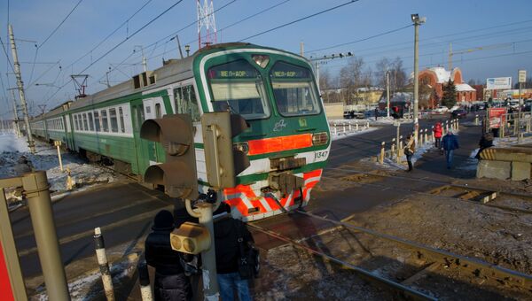 Переход и переезд через железнодорожные пути, архивное фото Переход и переезд через железнодорожные пути, архивное фото