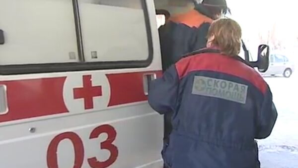Медицинские сотрудники оказывают помощь пострадавшим от выброса хлора в Пермском крае Медицинские сотрудники оказывают помощь пострадавшим от выброса хлора в Пермском крае