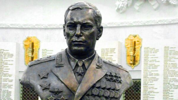 Памятник советскому лётчику-истребителю А.Покрышкину в Зале Славы на Поклонной горе Памятник советскому лётчику-истребителю А.Покрышкину в Зале Славы на Поклонной горе