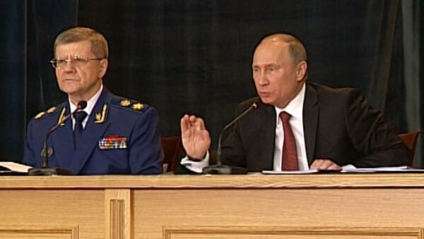 Путин призвал прокуроров жестко и без истерики бороться с коррупцией Путин призвал прокуроров жестко и без истерики бороться с коррупцией
