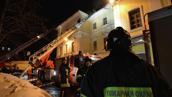 Здание ГИТИС горит в Москве Здание ГИТИС горит в Москве