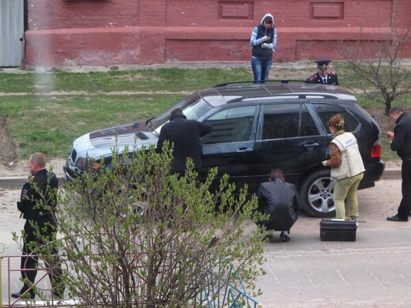 Криминалисты изучают автомобиль, на котором передвигался мужчина, открывший стрельбу в Белгороде Криминалисты изучают автомобиль, на котором передвигался мужчина, открывший стрельбу в Белгороде