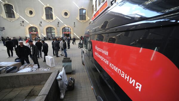 Перронный контроль с использованием мобильного пункта контроля Федеральной пассажирской компании. Архивное фото Перронный контроль с использованием мобильного пункта контроля Федеральной пассажирской компании. Архивное фото