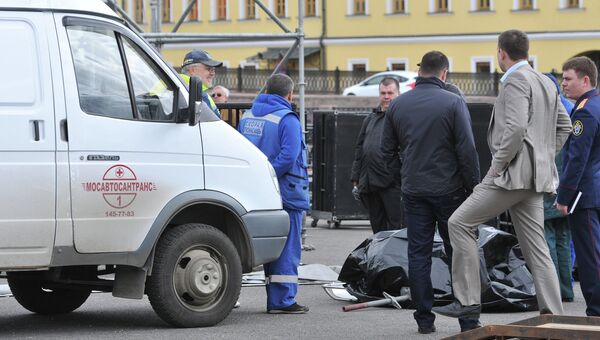Рабочий погиб при монтаже сцены на Болотной площади Рабочий погиб при монтаже сцены на Болотной площади