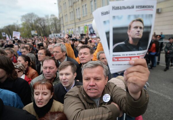 Участники митинга оппозиции на Болотной площади в Москве. 2013 год Участники митинга оппозиции на Болотной площади в Москве. 2013 год