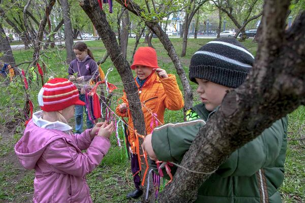 Немецкие художники создали скульптуры из мусора в центре Новосибирска Немецкие художники создали скульптуры из мусора в центре Новосибирска