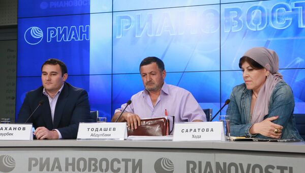 Дядя братьев Царнаевых Джамал Царнаев, отец Ибрагима Тодашева Абдулбаки Тодашев и руководитель независимого информационно-аналитического агентства Объектив Хеда Саратова Дядя братьев Царнаевых Джамал Царнаев, отец Ибрагима Тодашева Абдулбаки Тодашев и руководитель независимого информационно-аналитического агентства Объектив Хеда Саратова
