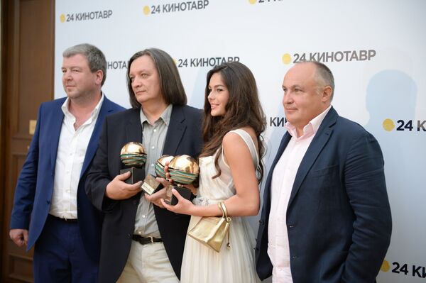 Церемония награждения лауреатов 24-го кинофестиваля Кинотавр Церемония награждения лауреатов 24-го кинофестиваля Кинотавр