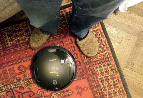 Робот-пылесос Samsung NaviBot CornerCleaner Робот-пылесос Samsung NaviBot CornerCleaner