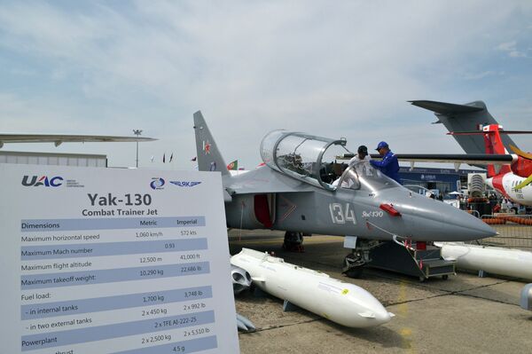 Як-130 на выставке в Ле Бурже Як-130 на выставке в Ле Бурже