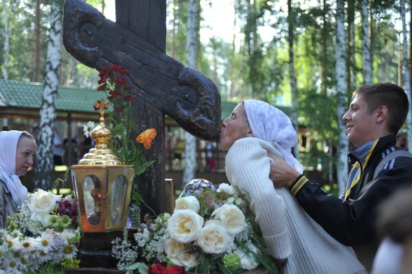 Поклонный крест в Ганиной Яме Поклонный крест в Ганиной Яме