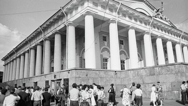 Здание Центрального военно-морского музея в Петербурге, архивное фото Здание Центрального военно-морского музея в Петербурге, архивное фото