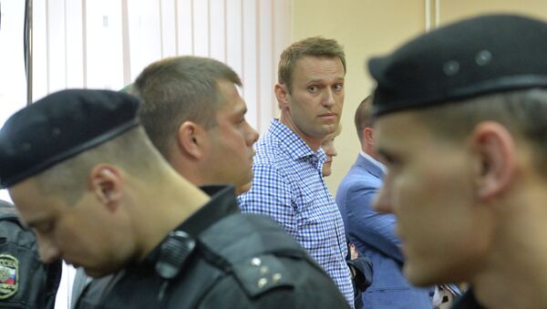 Навальный приговорен к пяти годам колонии Навальный приговорен к пяти годам колонии