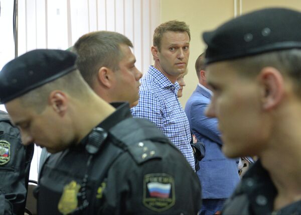 Навальный приговорен к пяти годам колонии Навальный приговорен к пяти годам колонии