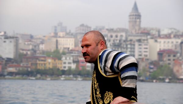 Турецких мужчин, заглядывающихся на российских туристок, можно не только понять, но даже пожалеть Турецких мужчин, заглядывающихся на российских туристок, можно не только понять, но даже пожалеть