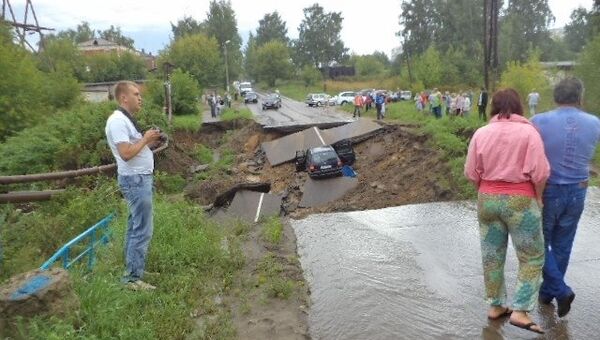Размыв дороги в Кинешме, август 2013 Размыв дороги в Кинешме, август 2013