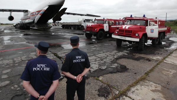 Самолет МЧС доставил питьевую воду в Хабаровский край Самолет МЧС доставил питьевую воду в Хабаровский край