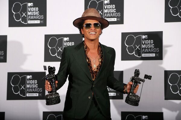 Певец Бруно Марс на MTV Video Music Awards Певец Бруно Марс на MTV Video Music Awards