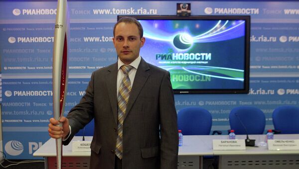 Представитель компании Соса-Соla Hellenic Александр Клепцов на пресс-конференции в Томском медиацентре РИА Новости Представитель компании Соса-Соla Hellenic Александр Клепцов на пресс-конференции в Томском медиацентре РИА Новости