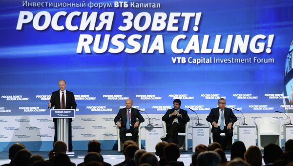 Президент РФ Владимир Путин (слева) на форуме ВТБ Капитал Россия зовет! в Москве Президент РФ Владимир Путин (слева) на форуме ВТБ Капитал Россия зовет! в Москве