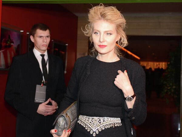 Актриса Рената Литвинова перед премьерой фильма режиссера Федора Бондарчука Сталинград Актриса Рената Литвинова перед премьерой фильма режиссера Федора Бондарчука Сталинград