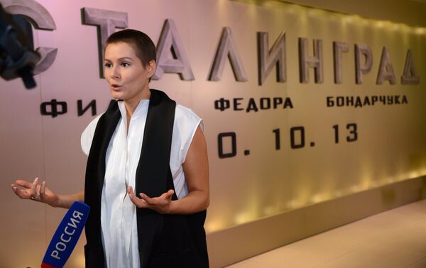 Член комитета Государственной Думы РФ по культуре, актриса Мария Кожевникова на премьере фильма режиссера Федора Бондарчука Сталинград Член комитета Государственной Думы РФ по культуре, актриса Мария Кожевникова на премьере фильма режиссера Федора Бондарчука Сталинград