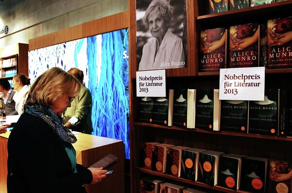 Стенд издательства S. Fischer с книгами Элис Манро Стенд издательства S. Fischer с книгами Элис Манро