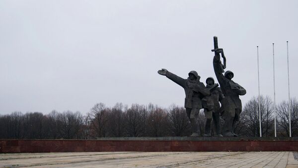 Памятник Освободителям Риги. Архивное фото Памятник Освободителям Риги. Архивное фото