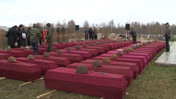 Останки воинов ВОВ с почестями захоронили на мемориале подо Ржевом Останки воинов ВОВ с почестями захоронили на мемориале подо Ржевом