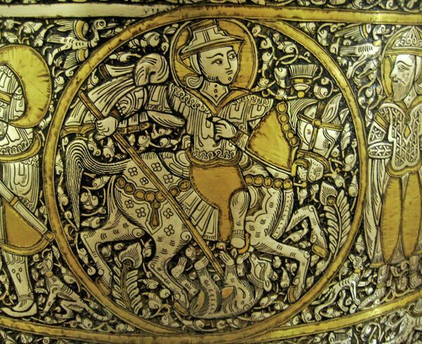 Купель Святого Людовика (Таз). Фрагмент. Сирия или Египет, около 1320-1340 гг. Купель Святого Людовика (Таз). Фрагмент. Сирия или Египет, около 1320-1340 гг.