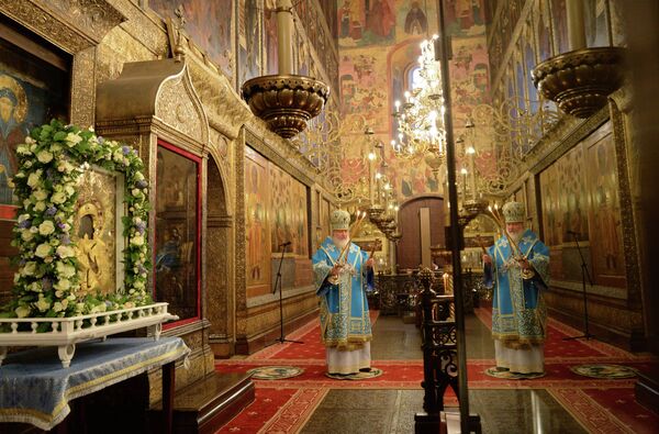 Патриарх Московский и всея Руси Кирилл во время Божественной литургии Патриарх Московский и всея Руси Кирилл во время Божественной литургии